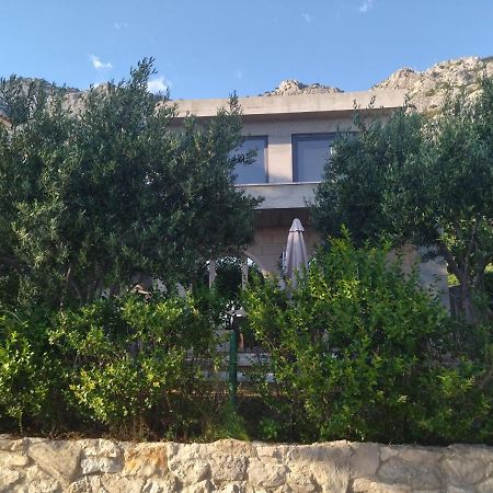 Holiday Home With Free Parking By The Beach Брела Экстерьер фото