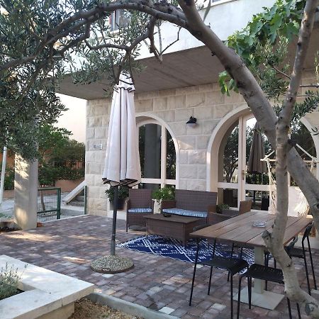 Holiday Home With Free Parking By The Beach Брела Экстерьер фото
