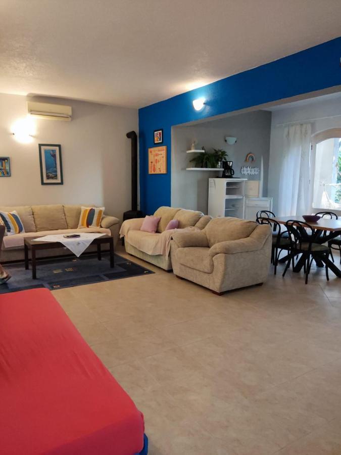 Holiday Home With Free Parking By The Beach Брела Экстерьер фото