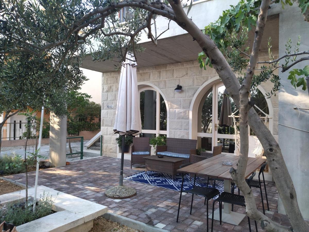 Holiday Home With Free Parking By The Beach Брела Экстерьер фото