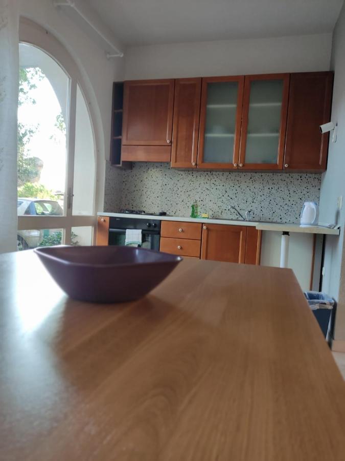 Holiday Home With Free Parking By The Beach Брела Экстерьер фото