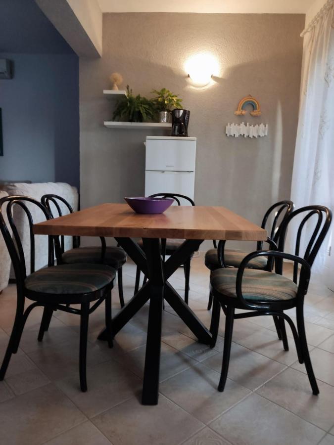 Holiday Home With Free Parking By The Beach Брела Экстерьер фото
