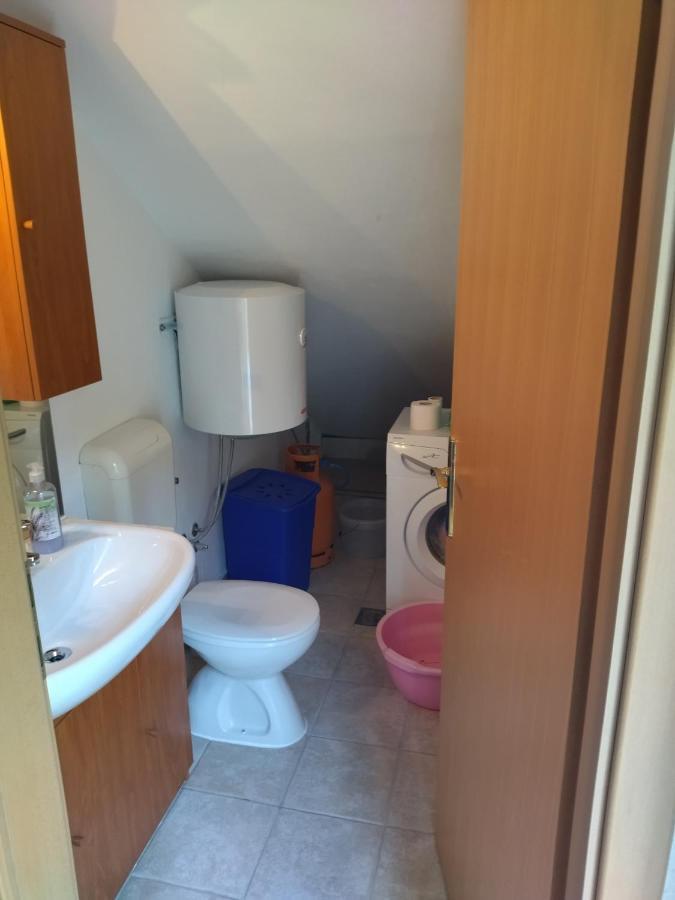 Holiday Home With Free Parking By The Beach Брела Экстерьер фото